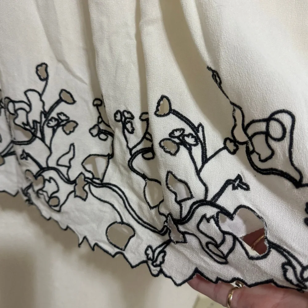 Ark‎ & Co Cream Floral Embroidered Scallop Hem Mini Dress Small DJ20144B